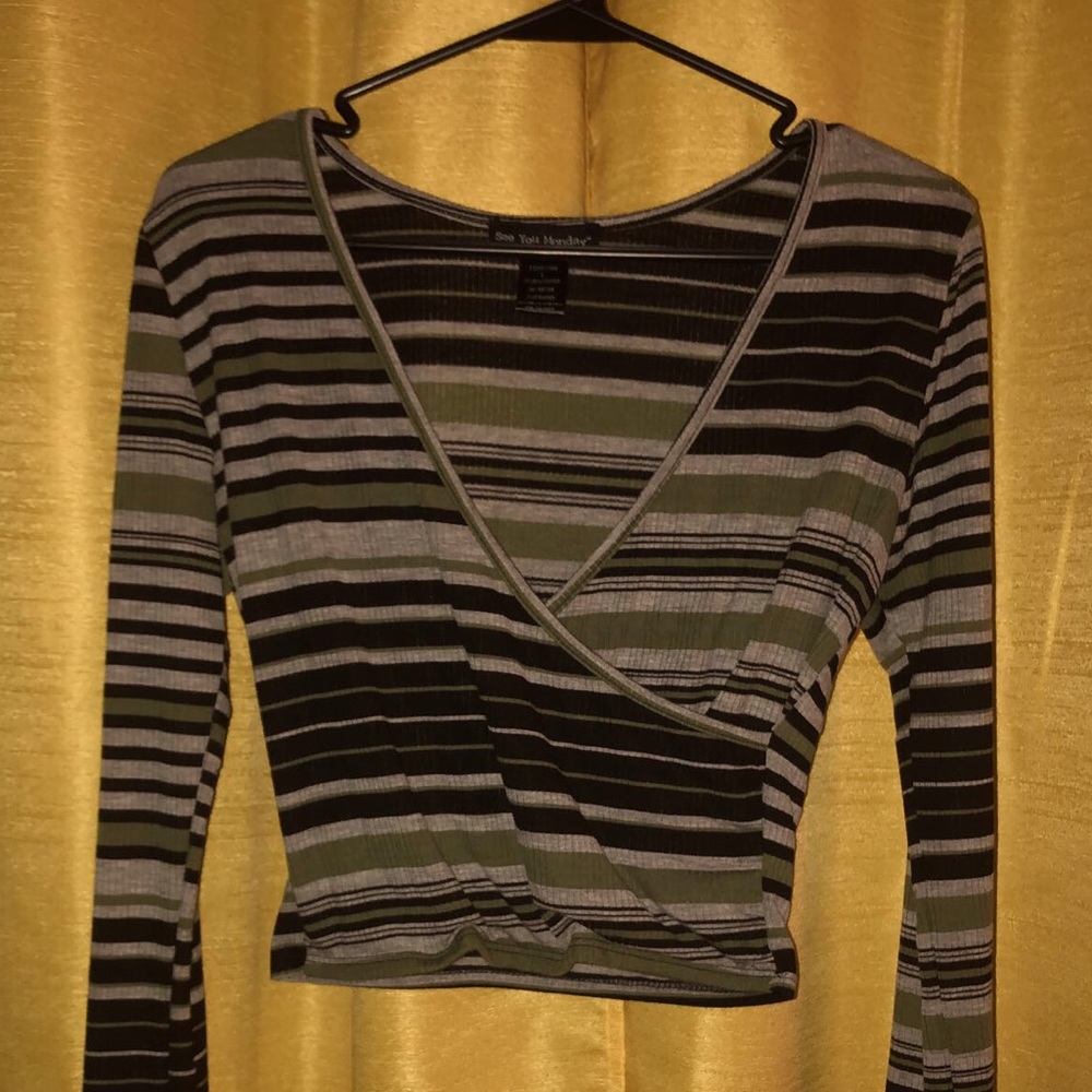 cropped, open, ribbed, long sleeve tee